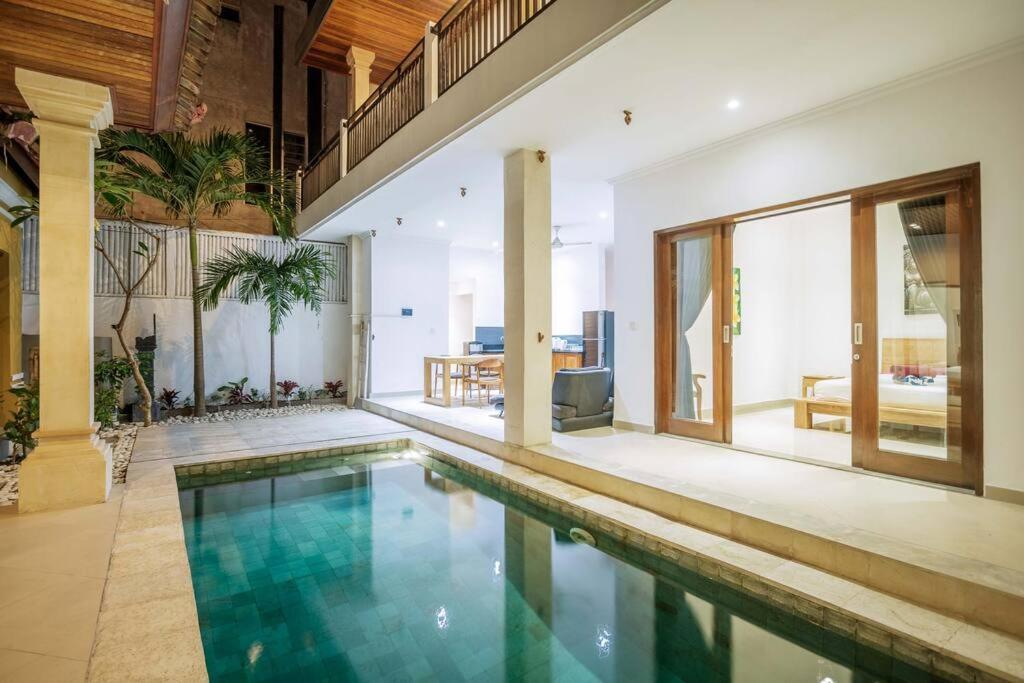 Villa Silver Moon - Fantastic 4br In Location Seminyak